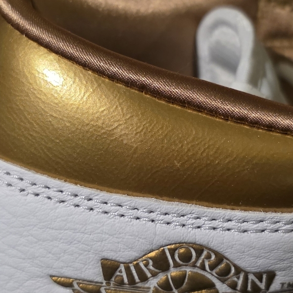 Nike Air Jordan 1 Retro High OG Metallic Gold Size Womens 11.5/ Mens 10 - Picture 4 of 6